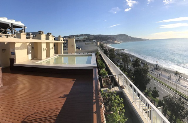 Royal promenade: Studio Carré d'Or with swimming pool