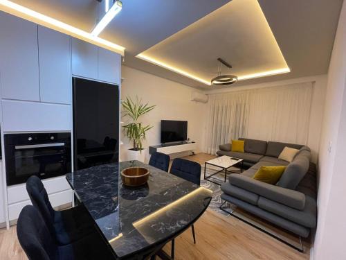 Royal Seaview Apartment
