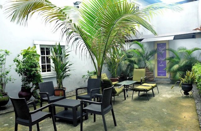 Royal Vantage Hotel and Suites