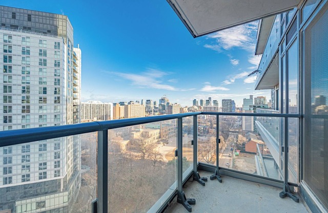 RS Suites - Eaton Centre