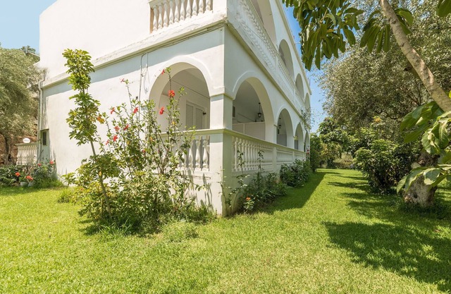 Ruassi Studios - Open Plan studio with balcony