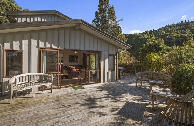 Ruatotara - Pukawa Holiday Home
