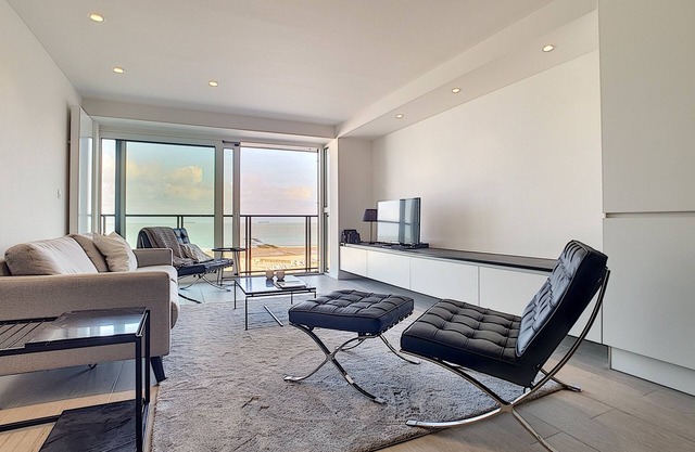 Rubens Square, 5th floor, 4 adults, 3 children