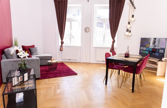 Ruby Luxurious Apartment With View of Schönbrunn
