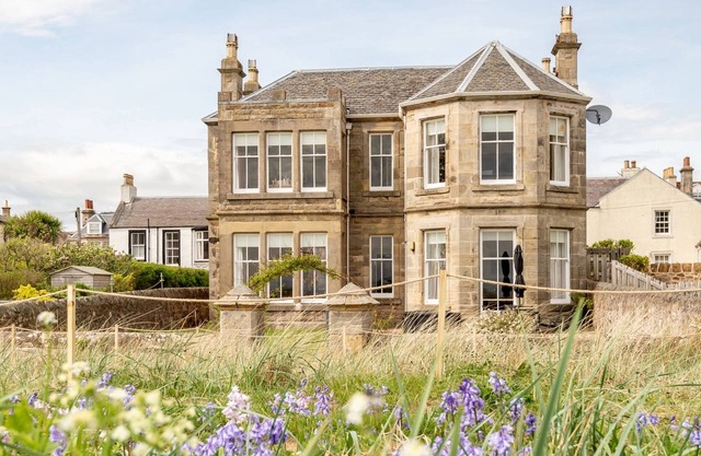 Ruddon Grange, Elie - a house that sleeps 8 guests in 4 bedrooms