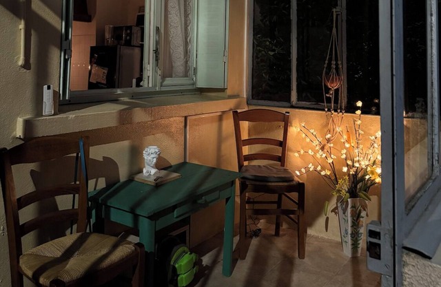 Rue de la Roxanne - Set near the famous vineyards of Chablis and Champagne.n
