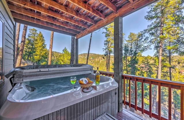 Ruidoso Cabin w/Hot Tub & Mtn Views!