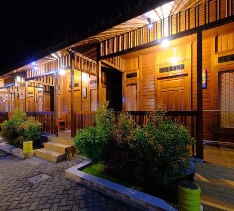 Rumah Mertua Pulau Merah