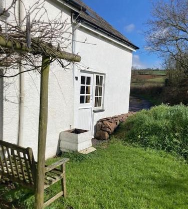 Rural Devon retreat in stunning Exe Valley.