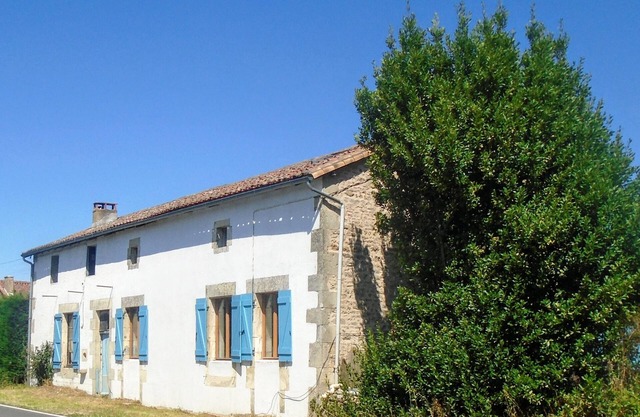 Rural Farmhouse with Spacious Garden near Charroux