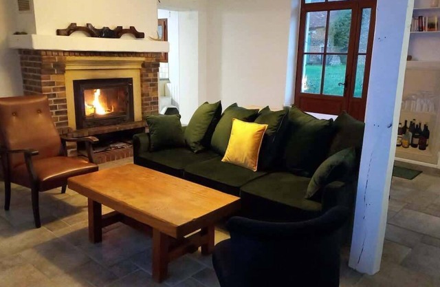 Rural Getaway: House 10 people, garden, fireplace