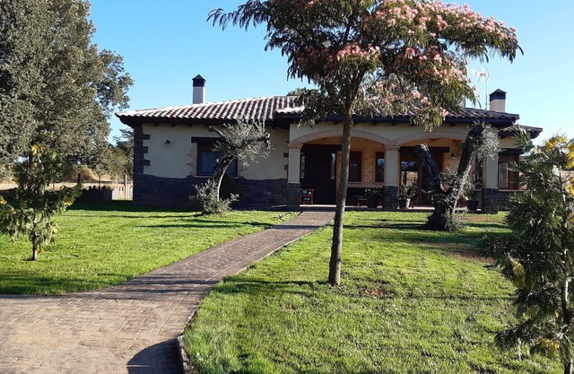 Rural hotel in the middle of nature, beautiful garden, tranquility, natural pool.