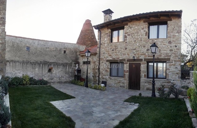 Rural House Sierra de Tabanera in San Andres, Soria with barbecue and large garden