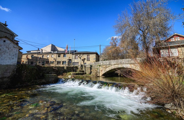 RURAL HOUSE 8 PLAZAS TREFACIO
