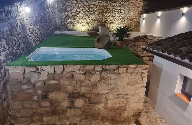 Rural House Sierra Serena. Rural Charm by the Castle