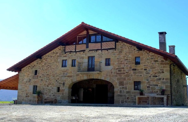 Rural House, in the center of the Basque Country, all mountains and horses