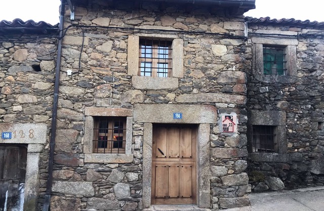 Rural House 'La Plazuela - Navalguijo'