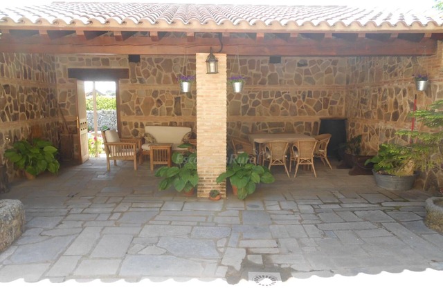 RURAL HOUSE LAS NAVILLAS IN THE HEART OF THE MOUNTAINS OF TOLEDO