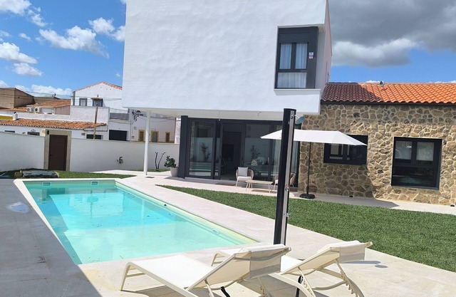Rural house with swimming pool El Huerto del Olivo, Plasenzuela, Trujillo, Cáceres