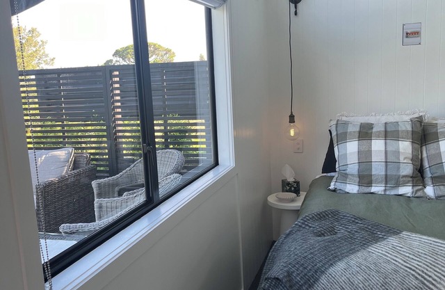 Rural Tiny home retreat very close to town