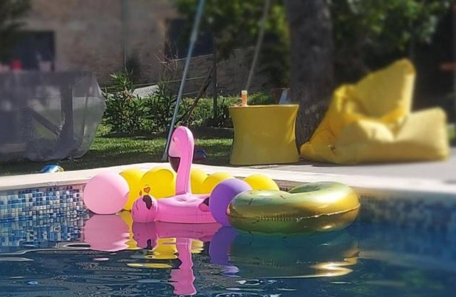 Rural tourism with swimming pool, 10 minutes from the Azibo reservoir.