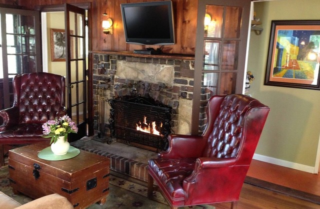 Rustic 1930's Lodge in the Heart of Silver Lake!