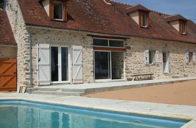 Rustic and contemporary cottage with private pool, wifi, pets allowed