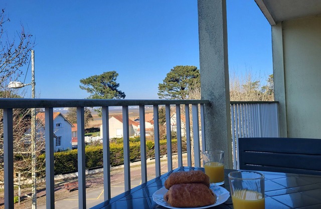 Rustic apartment near beach and water sports base, parking included