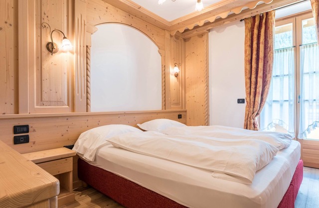 Rustic Apartment "Maso Margherita - Stua" with Balcony, Garden & Wi-Fi