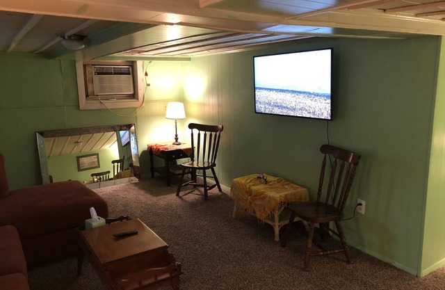 Rustic BEACH FRONT Basement Apt, Pet Friendly Wi-Fi by RedAwning