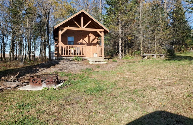 RUSTIC CABIN IN THE WOODS, 5 MIN TO ROCHESTER