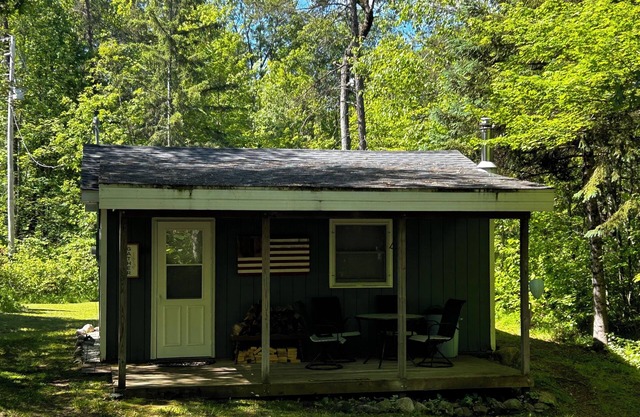 Rustic cabin near recreational, ATV and fishermans dream.