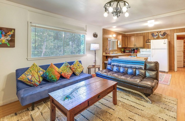 Rustic Cabin w/Patio: 8 Mi to Kings Canyon Park