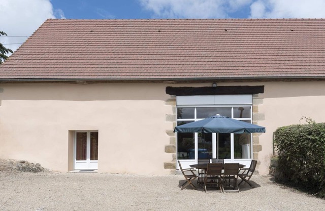 Rustic cottage in Cressanges with pool and Wi-Fi