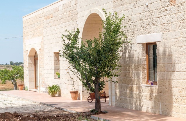 Rustic farmhouse inside Masseria Sitamara with swimming pool and organic farm