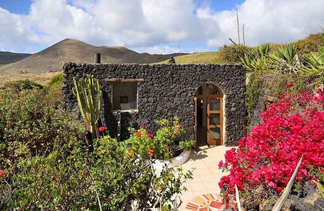 Rustic Home in Beautiful Location with Wi-Fi, Patio, & Garden; Pets Allowed