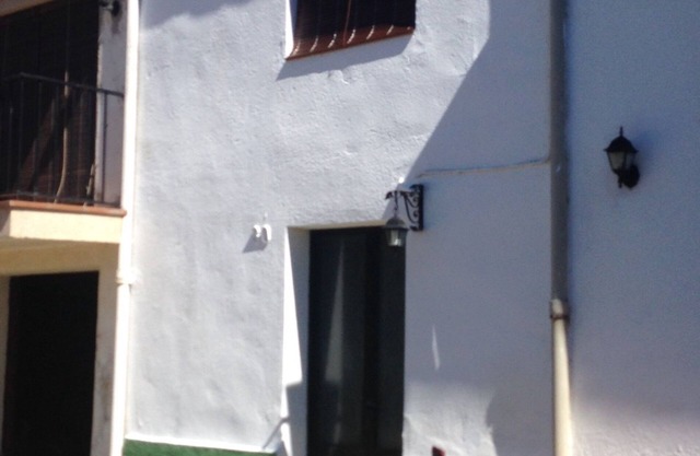 Rustic house on the way to the beach