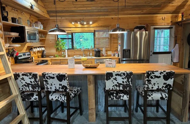 Rustic Paradise 4BR Near Lake Degray & Caddo River Sleeps 10