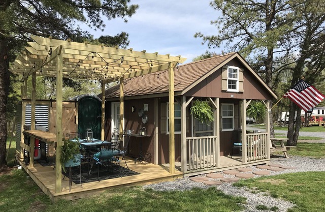 Rustic Primitive Tiny House Cabin