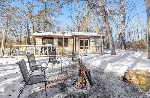 Rustic Private Cottage - The Perfect Woodland Retreat but just Minutes to Town by RedAwning