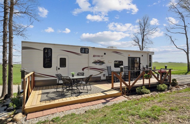 Rustic Retreat Camper - on Silver Lake in Delhi. Pet Friendly!