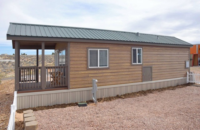 Rustic Retreat is your cozy sanctuary and gateway to stunning Lake Powell.