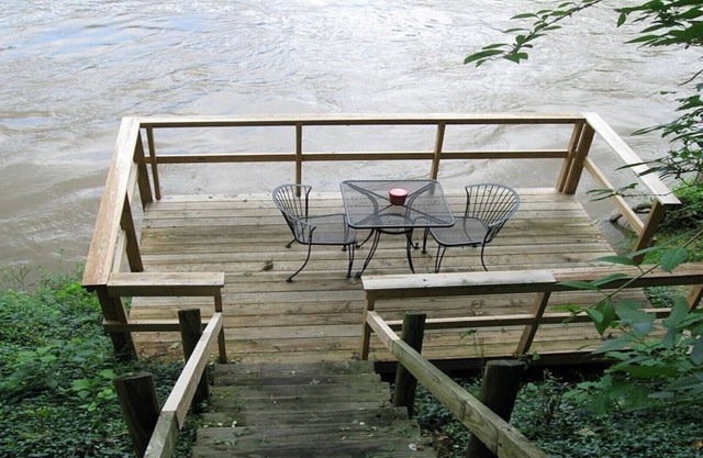 Rustic River Cabin, Charming Riverfront, Hottub, 2 Stone Fireplaces, Dock, Views
