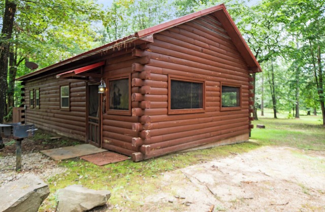 Rustic Romance Cabin with Hot Tub