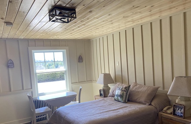 Rustic Room 11