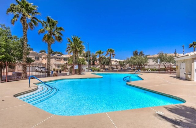 Rusty Ridge | 2BR Condo, Garage, Community Pool