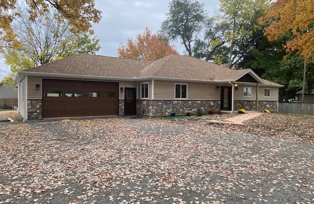 Rusty’s Getaway is a rustic/modern handicap accessible, family friendly space.
