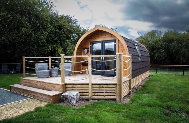 Rutland Rural Retreats - Woodpecker glamping pod, Adult only, super dog friendly