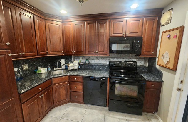 RYDER CUP 10 MIN AWAY . ENTIRE HOUSE in Levittown with AC. TOTAL 4 rooms