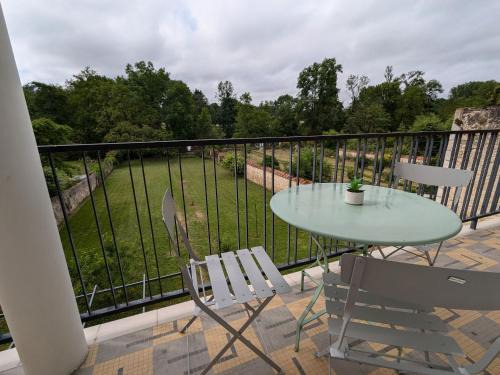 Séjour paisible en bord de rivière avec accès privé, pêche en barque et jardin clos - tout inclus ! - FR-1-591-595